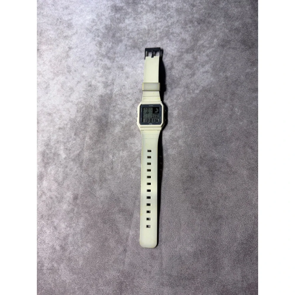 Casio LF-20W-8A Digital Watch Cream Off White Retro Twin Graph World Time 3551